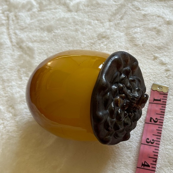 Art Glass Acorn on Pedistal - Picture 5 of 5